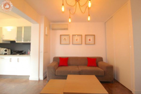 ALC - JJ481 - 9 min Palais and Beaches